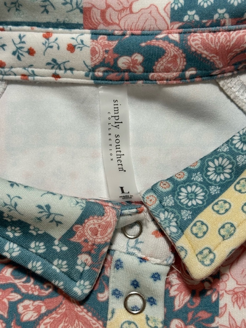 Simply Southern Women L Multi Patchwork Floral Print Slightly Cropped Polo Shirt - Picture 4 of 13